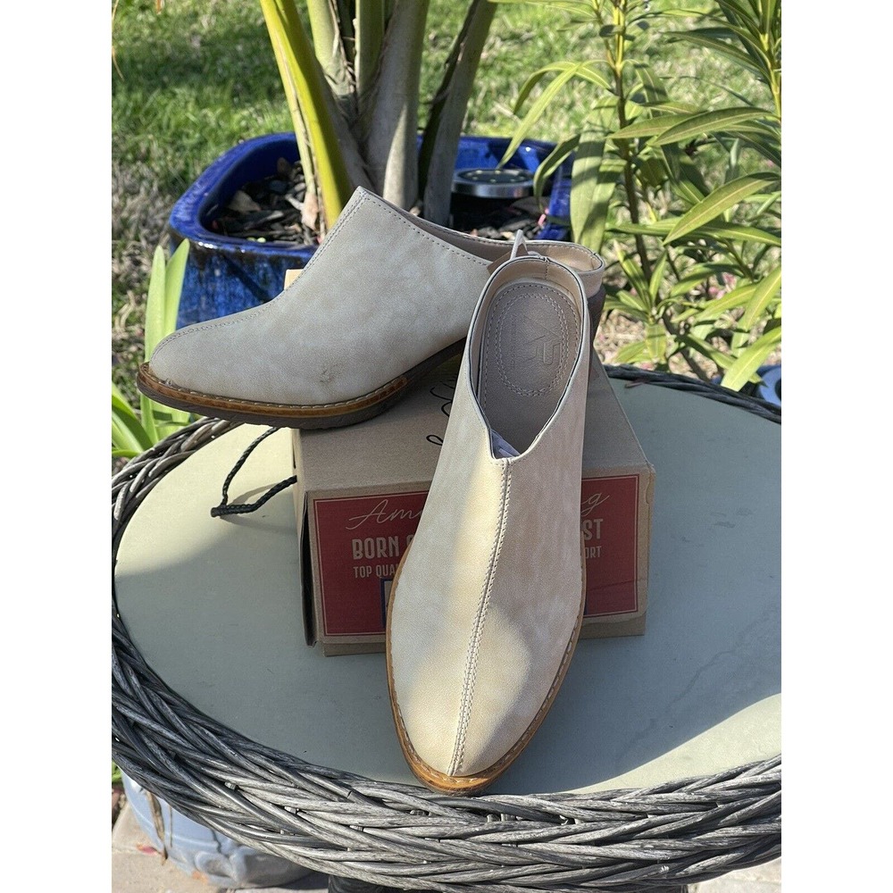NEW With Box! American Rag Mule Slide. Segovia, Milk, Woman's Size 9 .